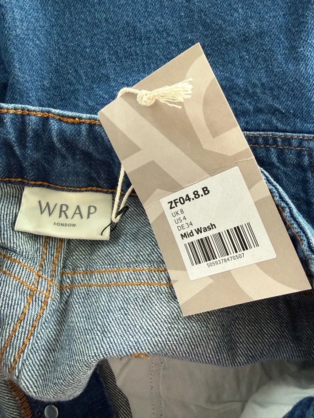 Wrap London High-Waisted Button Fly Denim Jean Shorts NWT Size 4 - Picture 4 of 5